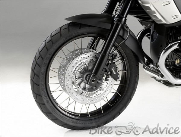 2011-bmw-r-1200-gs-triple-black-se-unveiled-medium_5 [Bike]