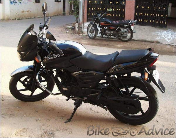 Bajaj Pulsar 220F Ownership Review by Pushan Sengupta bikeadvice in (1)