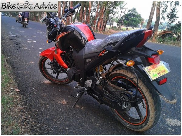 Black-Red-Yamaha-FZ-S-Review (2) (Copy)