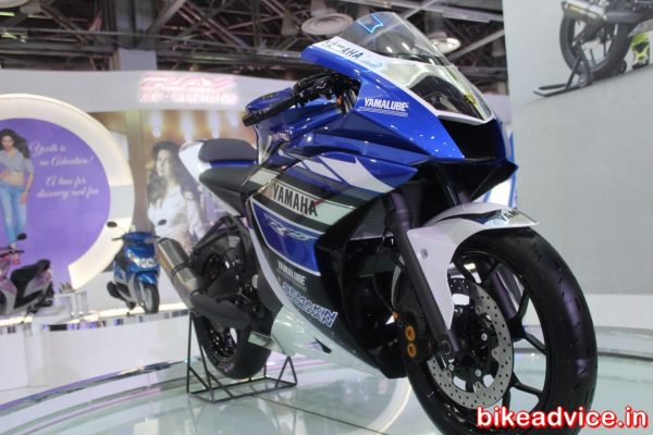 Yamaha-R25-Auto-Expo-front-side