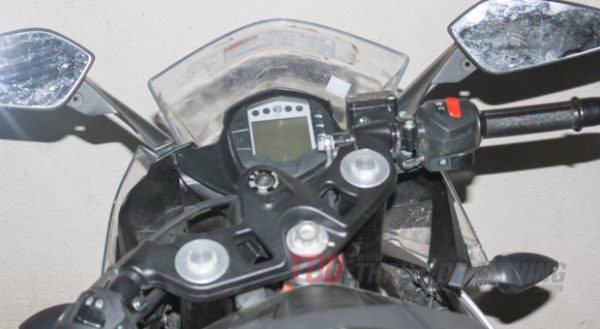 KTM-RC390-Spy-Pics-speedometer