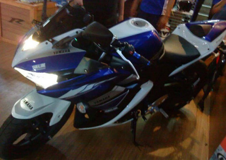 Yamaha-R25-Moto-GP-Blue-Colour (2)