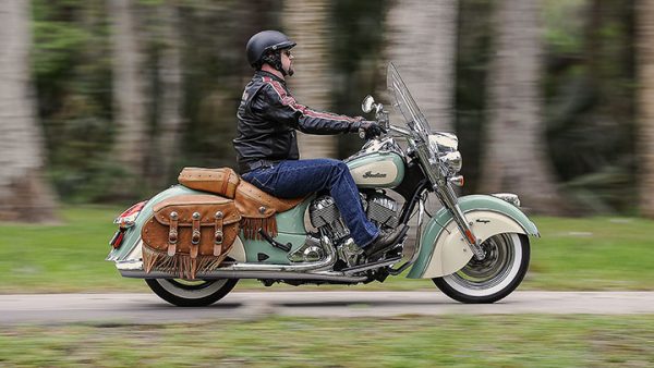 2015-Indian-Motorcycles-Chief-Two-Tone-Color (13)