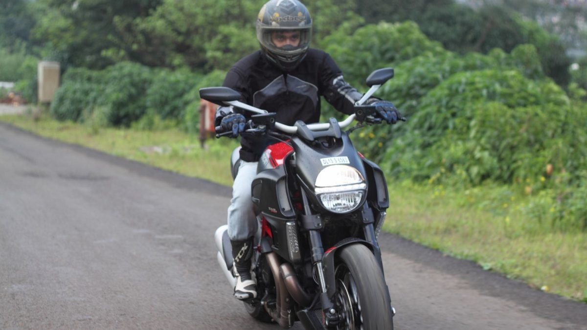 t.h AUDI A4 Avant 8W B9 Coolant Hose Pipe 04E121177 04E121194E