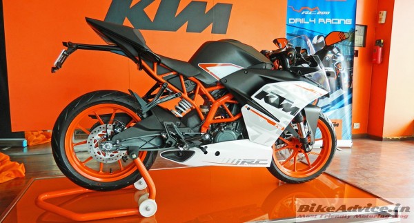 KTM-RC390-side-full-view