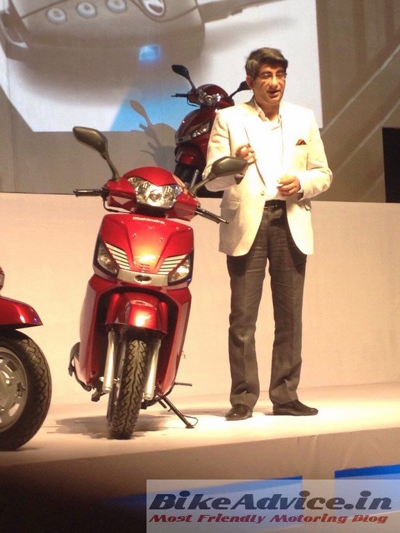 Mahindra-Gusto-Scooter-Red-Launch-Pics (3)