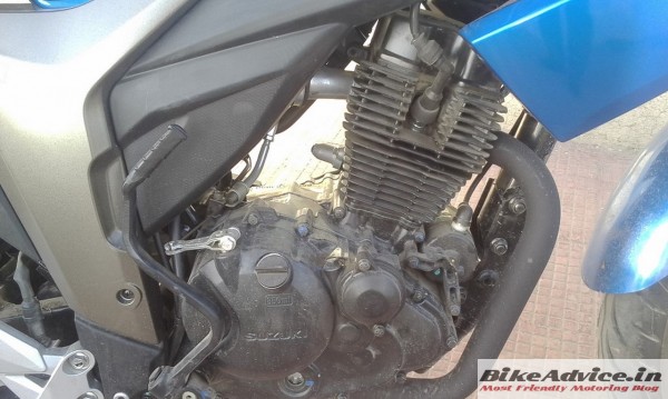Suzuki-Gixxer-Blue-Pics-engine