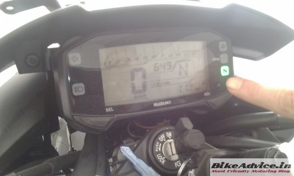 Suzuki-Gixxer-Blue-Pics-speedometer-console-on
