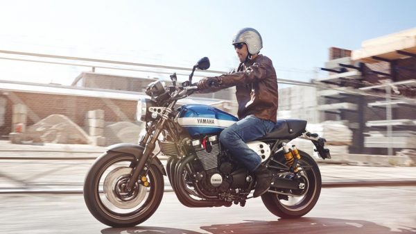 2015-Yamaha-XJR1300