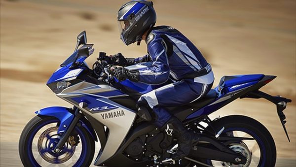 Yamaha-YZF-R3-Pics-side-rider
