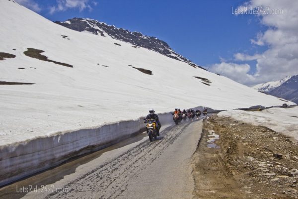 Leh-Ladakh-Motorcycle-tour-pics-Climbing-Rohtang