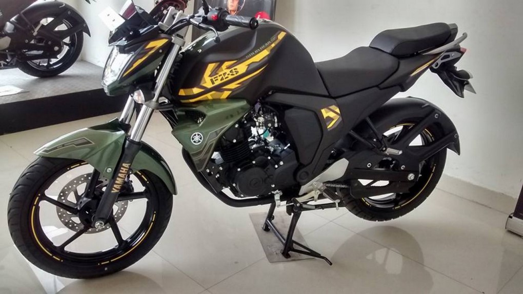 Battle Green FZ-S V2 Spotted - New Limited Edition or Dealership Mod?