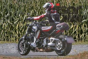2016-Ducati-Diavel-Spy-Pics (2)