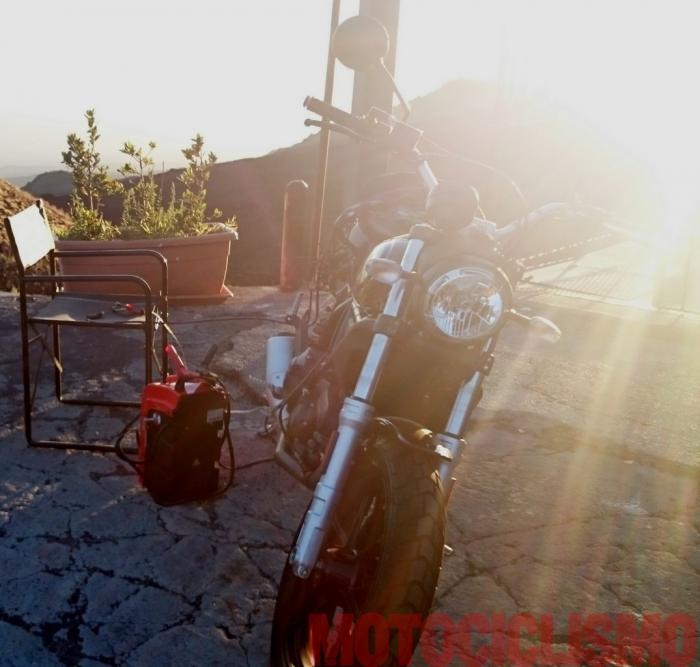 Ducati Scrambler 400 b