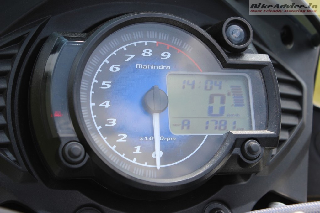 Mahindra-Mojo-Pic-speedometer-tachometer