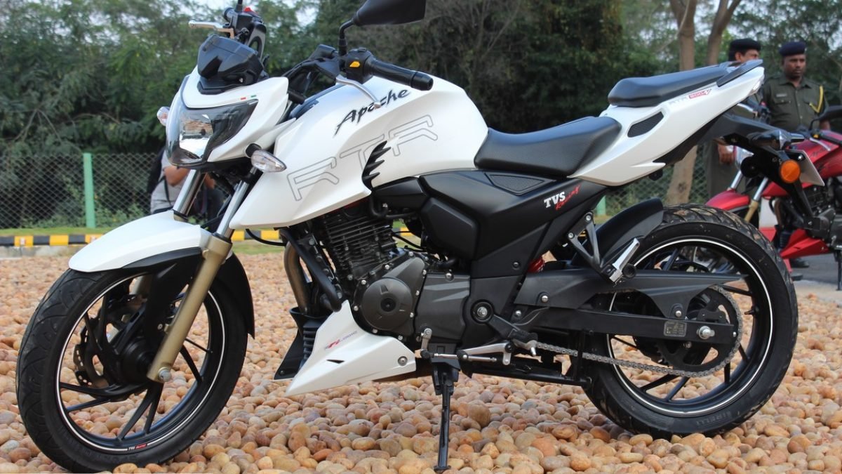 Apache Bike 200cc White Colour
