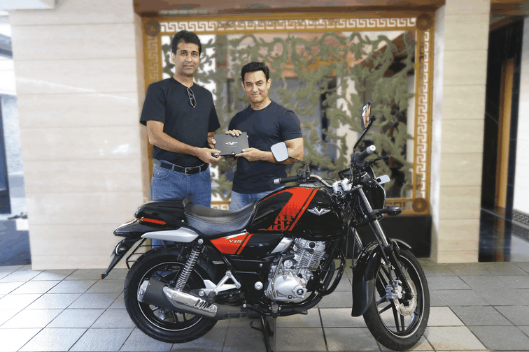 Aamir Khan buys his new bike - Bajaj V (3) (1)