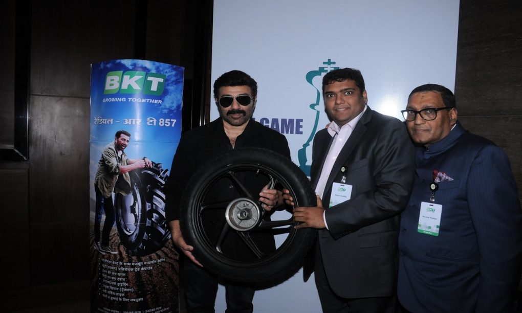 Mr. Sunny Deol and Rajiv Poddar, Joint Managing Director, BKT Tires, Mr. Arvind Poddar, MD, BKT Tires.