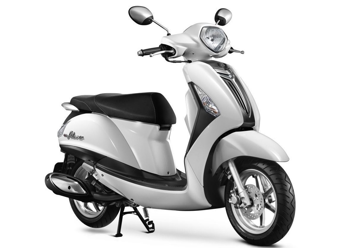 Yamaha Nozza Grande Filano scooter white