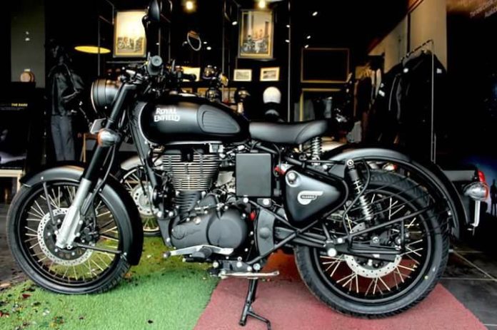 Royal Enfield Classic 500 Stealth Black Pics Gallery
