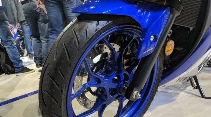 2018 Yamaha R3 pics tyre abs sticker