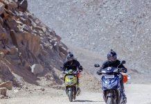 This Electric Scooter Climbed 18,000+ ft Aided by One Big USP… Khardungla Trip on e-Scooter
