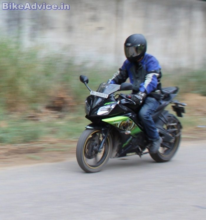 Yamaha YZF R15 V2 acceleration