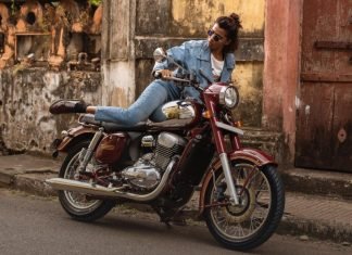 From No Difference in BS4, Jawa is Now Charging Upto ₹5000 More for Popular Colors