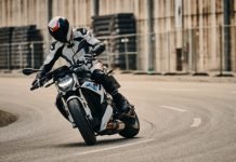 2021 BMW S1000 R Launched in India at 17.90 Lac