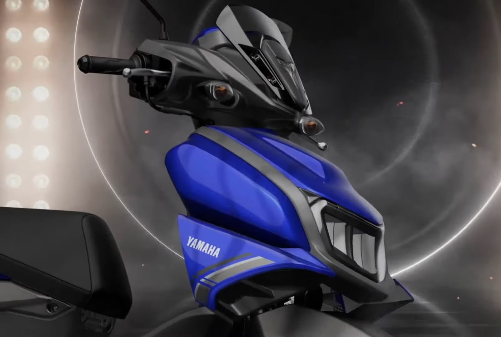 Yamaha RayZR 125 hybrid scooter launched in India, priced at Rs 76,830