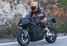 SPIED: Is That KTM RC990…?