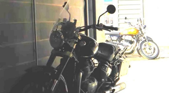 Royal-Enfield-Super-Meteor-Leaked