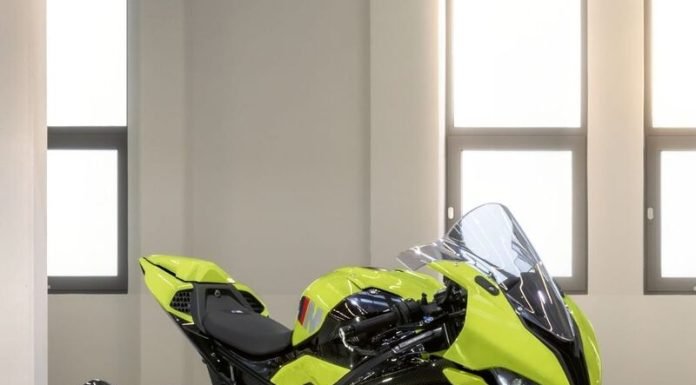 2022-BMW-Motorrad-M1000-RR-50-Years-M-Special-Edition-2
