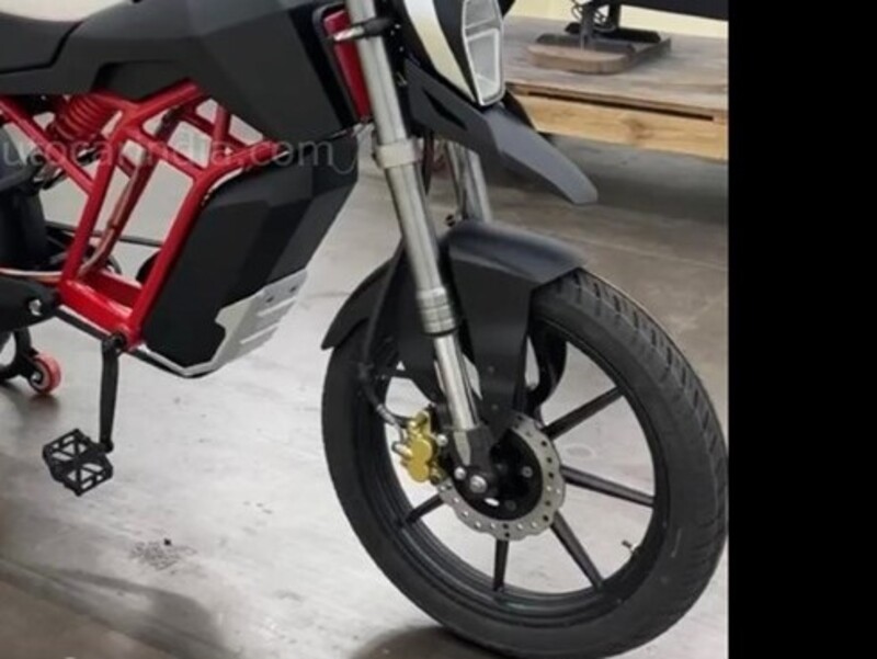 Spied - Probable LML Electric Bike With Pedals Captured; Moped?? Kids' Bike ??