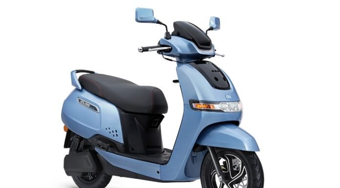 TVS-iQube-ST-pic-blue