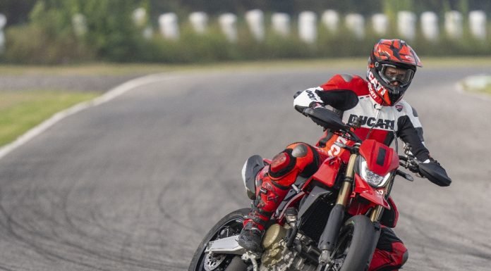 Pic3-Hypermotard698Mono_copy_1015x683