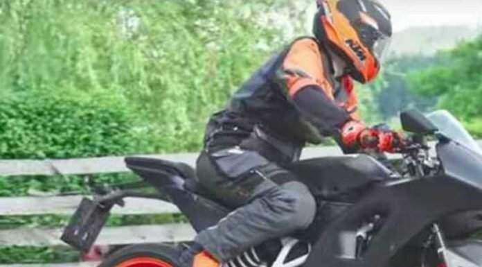 2025 KTM RC 390