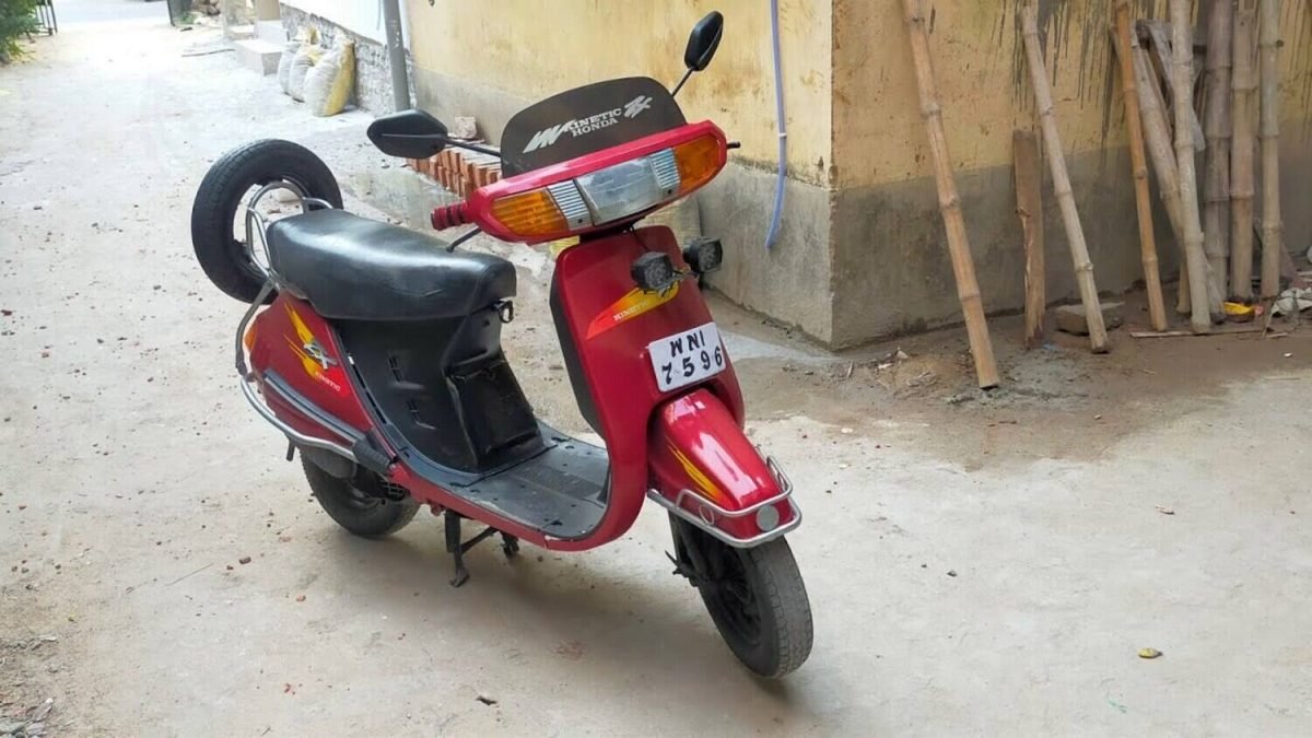 Upcoming Kinetic Electric Scooter Design Leaked - Details