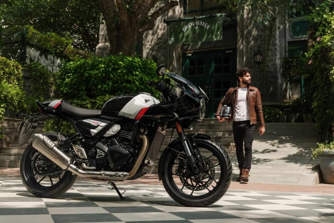 Triumph Thruxton 400 Cafe Racer