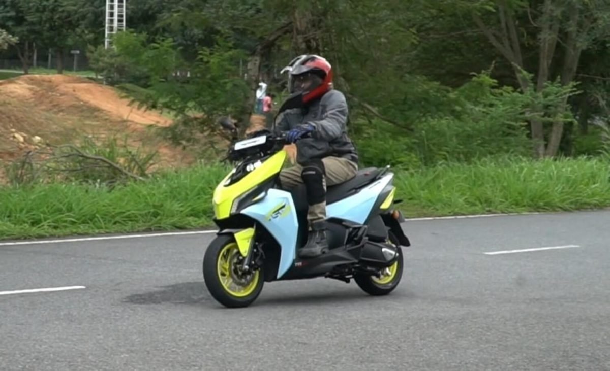 TVS Ntorq 150 Riding