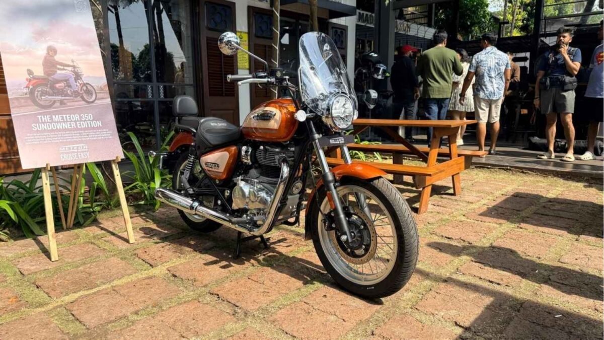 Royal Enfield Meteor 350 Sundowner Orange