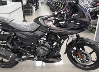 2026 Bajaj Pulsar 220F Spotted Ahead of Launch 2026 Bajaj Pulsar 220F