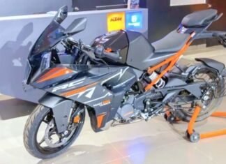 KTM RC 160 Spotted at Dealership Ahead of Launch KTM RC 160