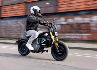 BMW CE 02 Electric Scooter Gets Discounts Up To Rs 2.40 Lakh BMW CE 02