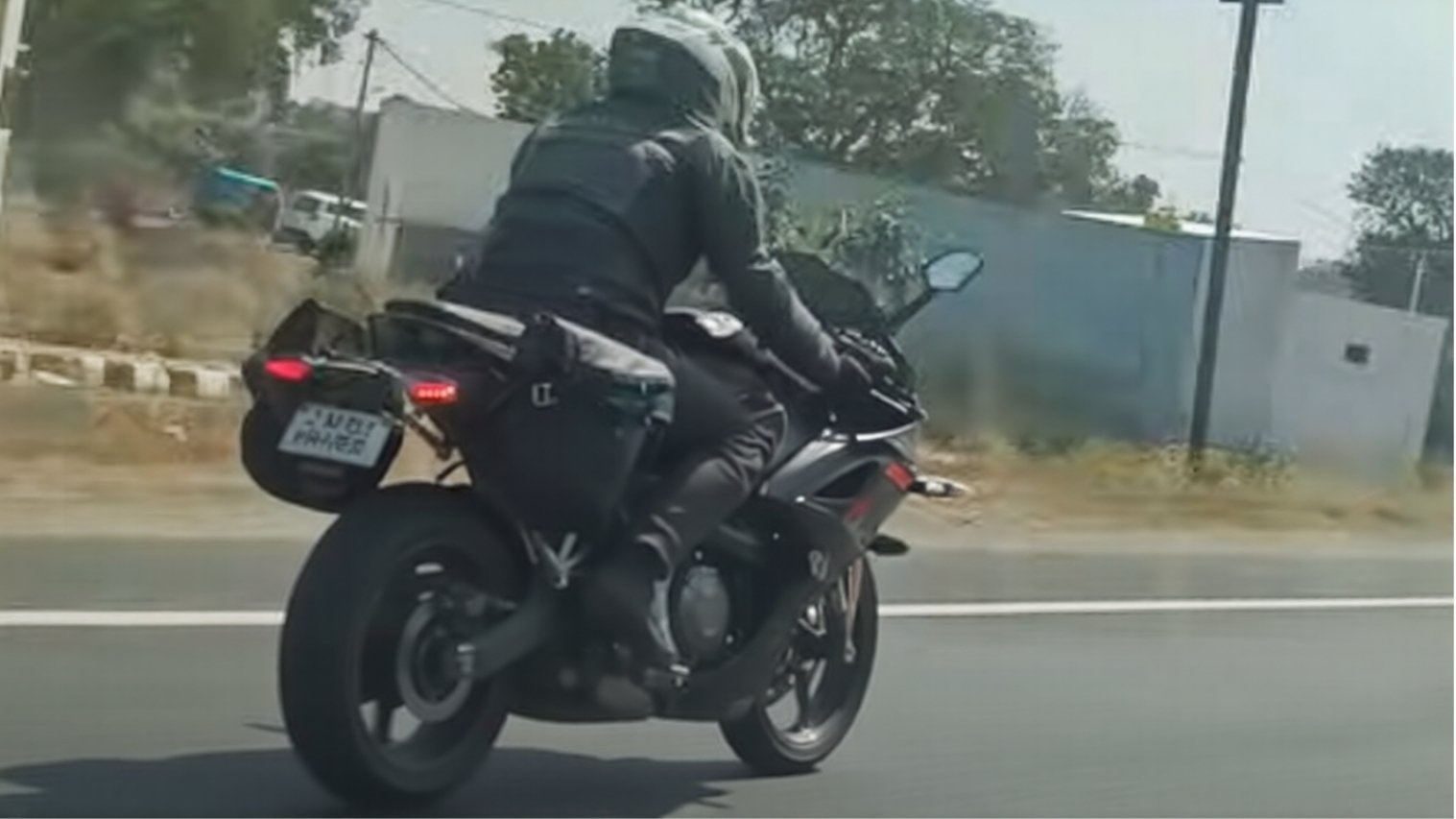 New SuperSports Bike Spied, TVS Apache RR 450 or BMW F 450 RR?