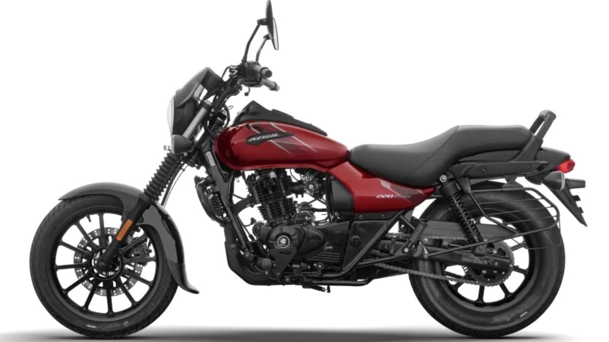 Bajaj Avenger 220 Street