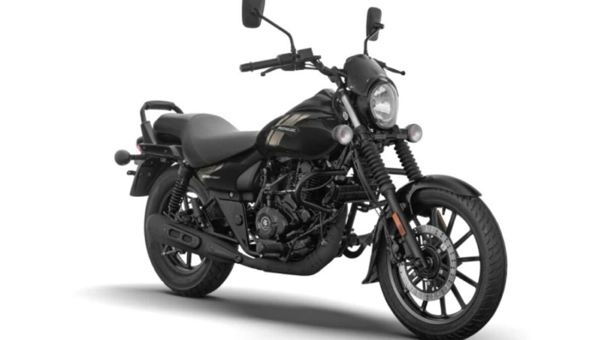 Bajaj Avenger 220 Street