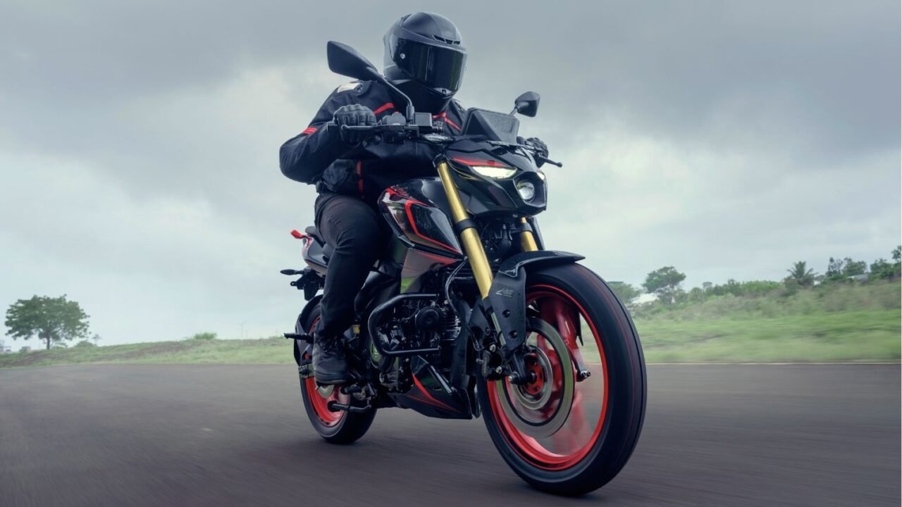 Pulsar NS 160 (1)