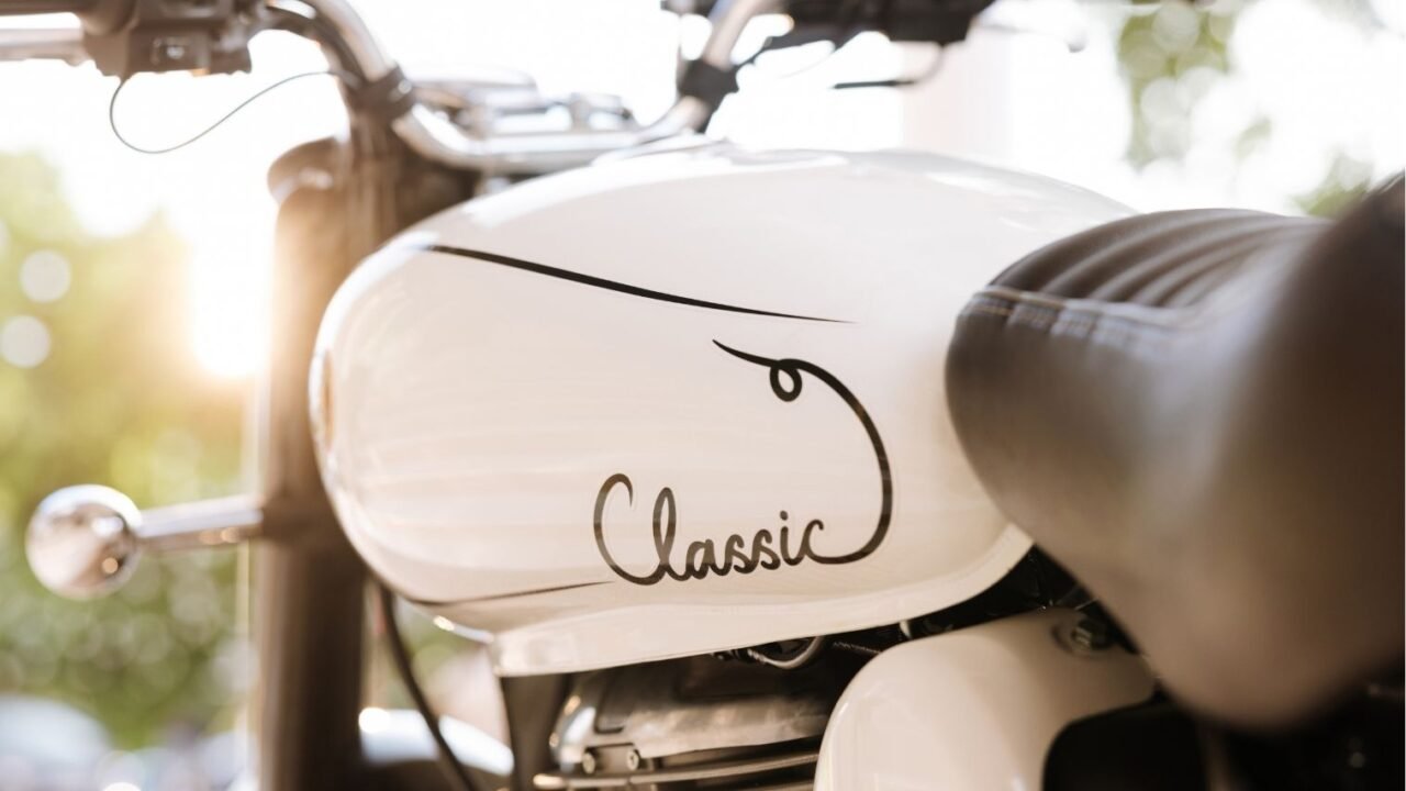 2026 Royal Enfield Classic 350 Signature White