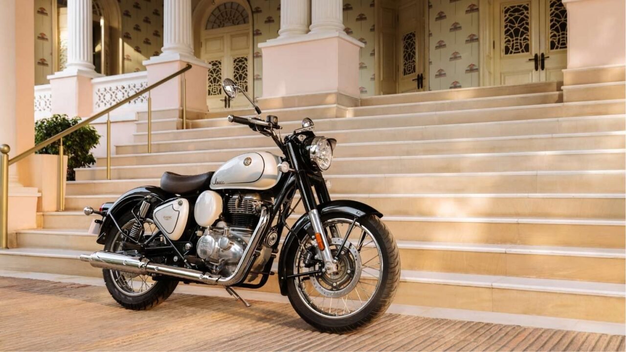 2026 Royal Enfield Classic 350 Signature White